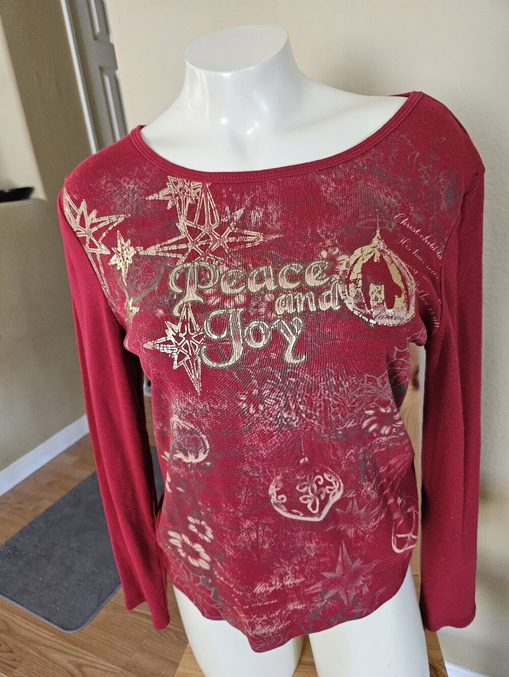 Suzee T. Women's Peace and Joy Graphic Long-Sleeve Top - Red, Size PM Petite
